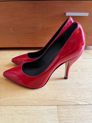 Zapatos de tacón rojos charol