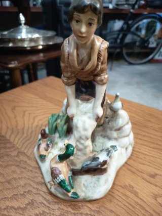 Figura de porcelana mujer anciana