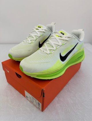 Zapatillas Nike Vomero 18 NUEVAS
