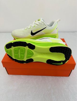 Zapatillas Nike Vomero 18 NUEVAS