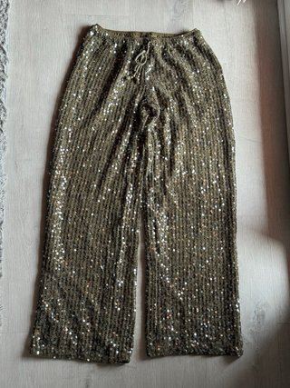 Pantalones de lentejuelas verdes y dorados