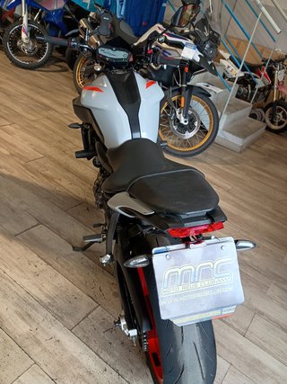 Yamaha MT-07 Naked Gris y Naranja