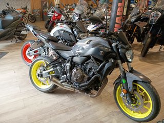 Yamaha MT-07 Naked Gris y Naranja