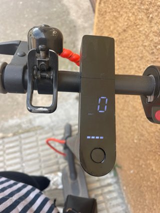 Patinete eléctrico negro