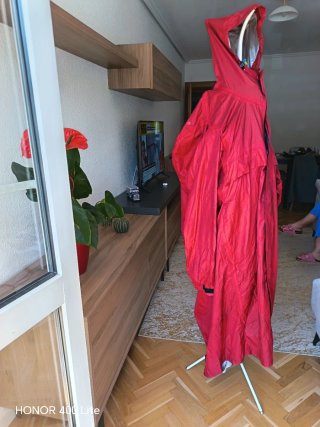 Capa Poncho Hombre Color Rojo. Talla  L - XXL