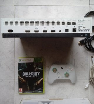 Xbox One S 1TB + Controller + Black Ops