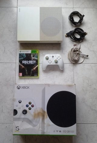 Xbox One S 1TB + Controller + Black Ops