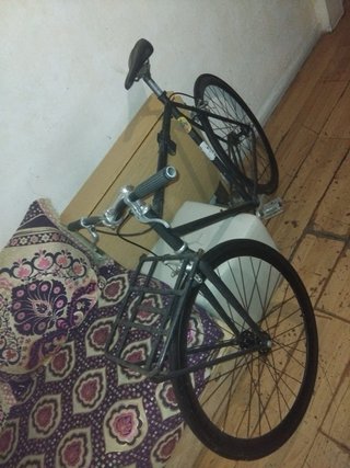 Bicicleta de carretera negra