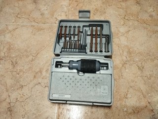 Lote eslingas, grilletes,recambios retroexcavadora