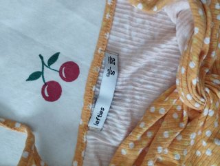 Top naranja con lunares blancos