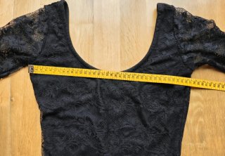 Vestido negro de encaje