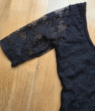 Vestido negro de encaje