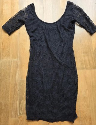 Vestido negro de encaje