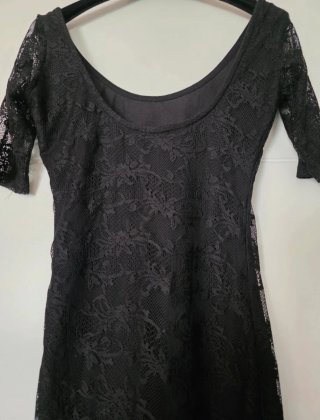 Vestido negro de encaje
