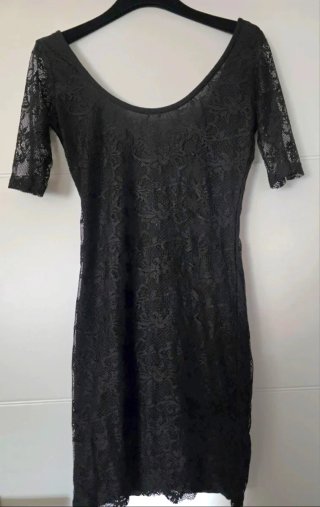 Vestido negro de encaje