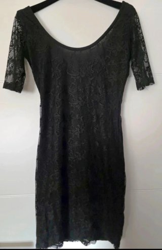 Vestido negro de encaje