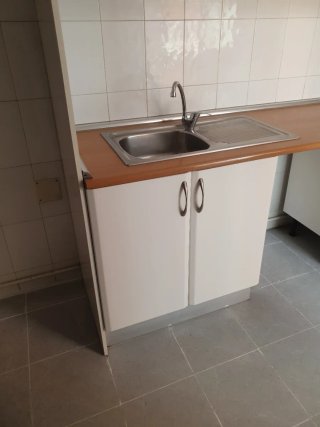 Muebles de cocina blancos y madera