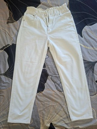 Pantalón blanco Pull and Bear paper bag