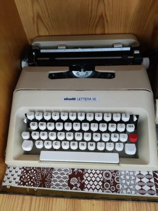 Máquina de escribir Olivetti Lettera 35