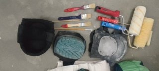 Rodilleras y brochas para pintar