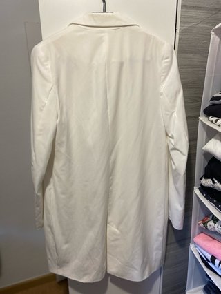 Americana larga blanca Stradivarius 90cm