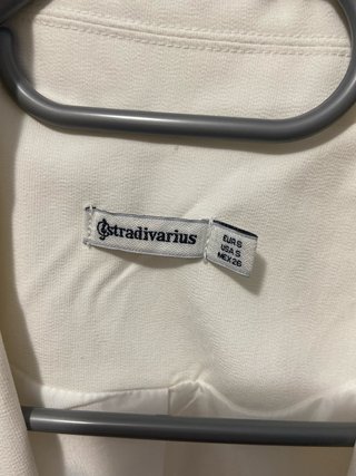 Americana larga blanca Stradivarius 90cm