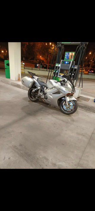 Honda VFR 800 VTEC Plata
