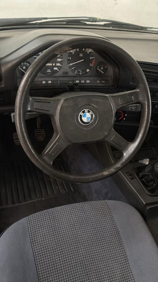 BMW E30 325i SOLO CAMBIO
