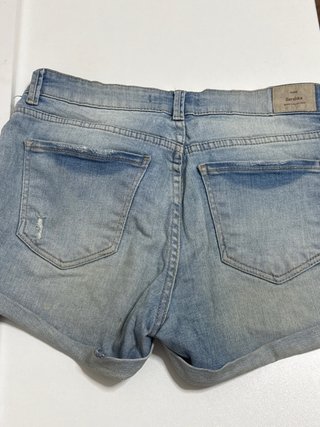 Pantalón corto tejano desgastado