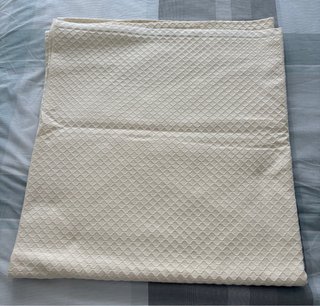 Cubrecamas beige tejido