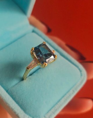 Anello oro placcato con diamante sintetico nero/bl