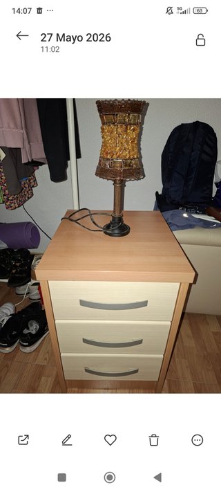 Armario, mesa de noche y cómoda