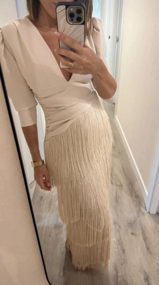 Vestido crema con flecos