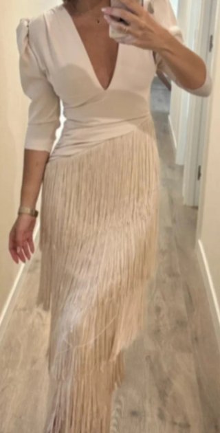 Vestido crema con flecos