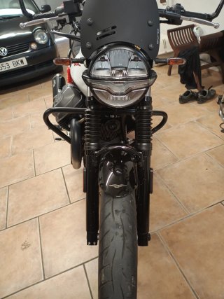 Moto Guzzi V7 Stone Ten