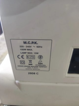Máquina de coser Singer 2808