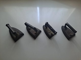 Colección de cuatro Planchas Antiguas de Hierro.