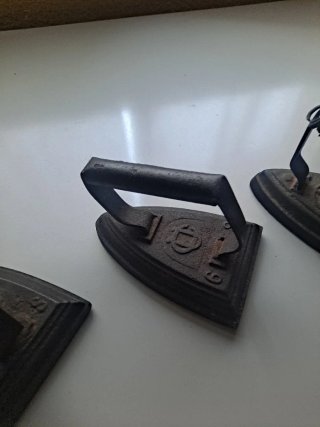 Colección de cuatro Planchas Antiguas de Hierro.