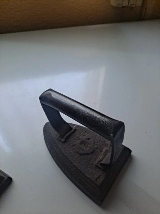Colección de cuatro Planchas Antiguas de Hierro.