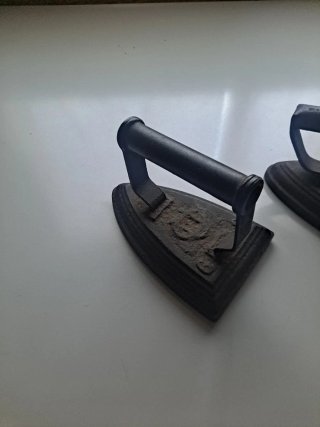 Colección de cuatro Planchas Antiguas de Hierro.
