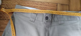 Pantalón pitillo hombre beige