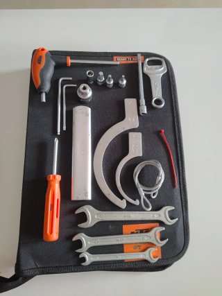 Bolsa herramientas KTM y carpeta manuales