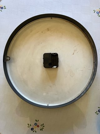 Reloj de la Oficina de Artes Escénicas de Badajoz