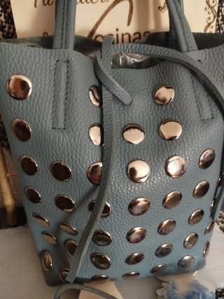 Bolso mini Shopeer Piel Azul con  Tachuelas