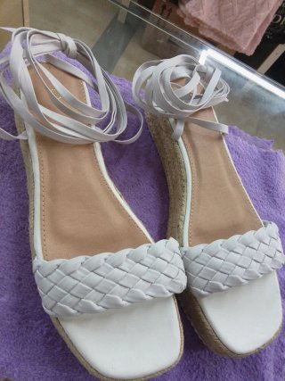 Sandalias cuña blancas trenzadas