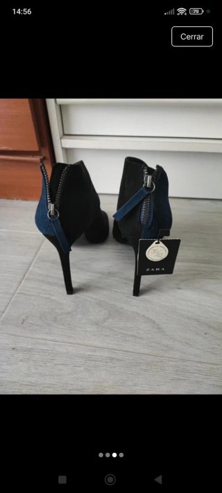 Tacones de tiras azul y negro