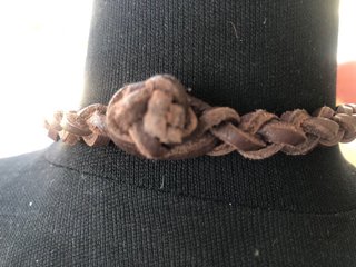 Colgante ámbar natural con cordón trenzado