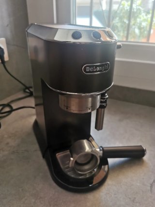 Cafetera Delonghi Dedica Negra
