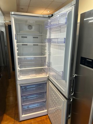 Nevera Beko plateada