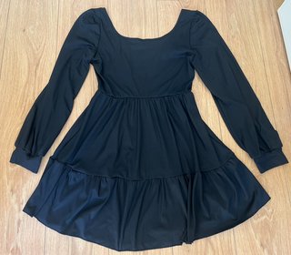 Vestido negro corto manga larga